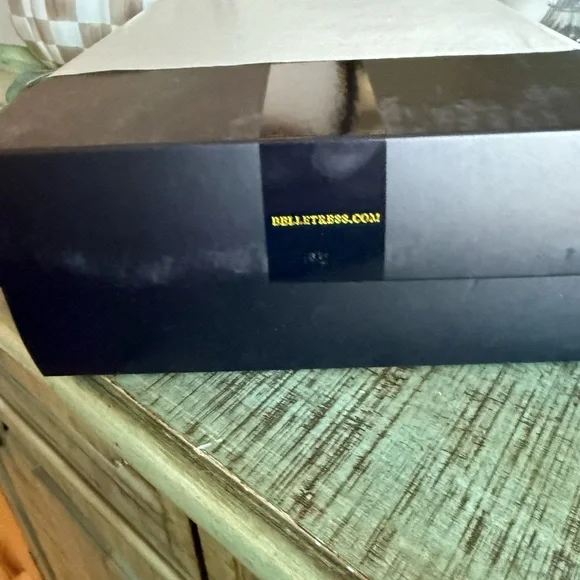 Belle Tress ICON HT Collection - Kelly - in Sparkling Champagne – R - Picture 8 of 11